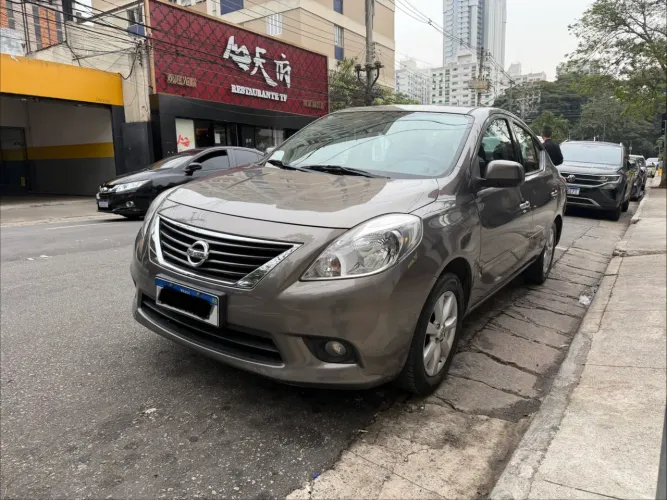 Nissan Versa SL 1.6 16V Flex Fuel 4P Mec. 2014