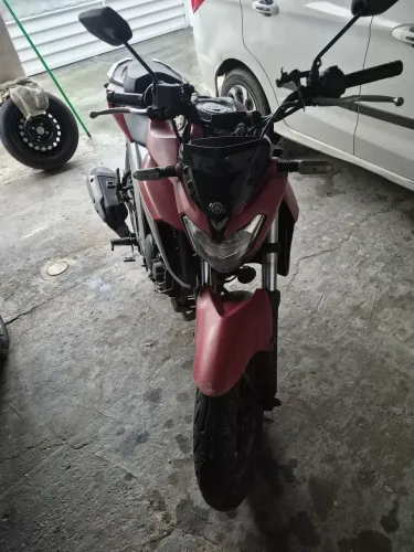Fz25 2019 vermelho fosco.