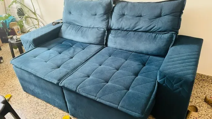 Sofá Retrátil e Reclinável Azul em Veludo