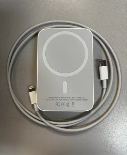 Vendo carregador por indução + Cabo tipo C.