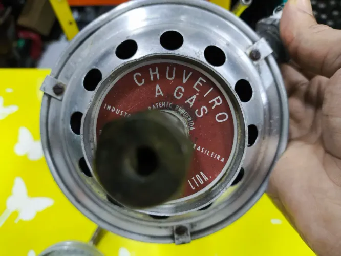 Chuveiro a gás antigo 