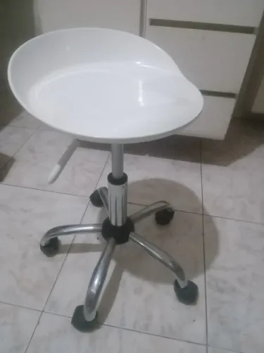 Cadeira giratória regulável a gás