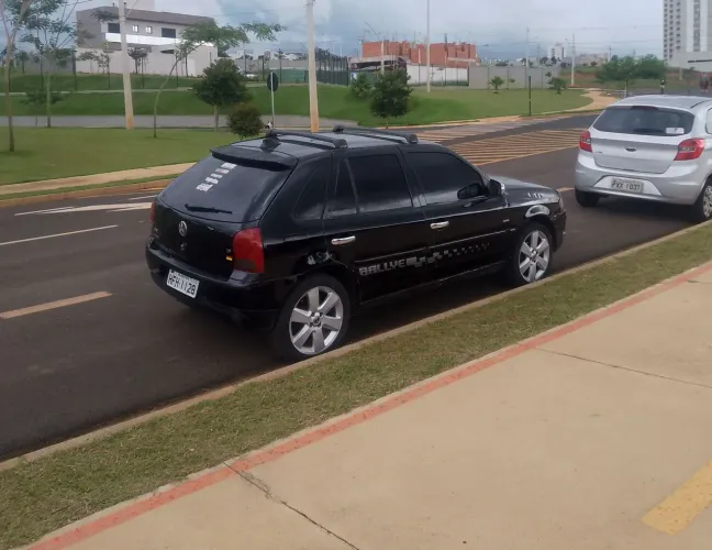 Troco roda 17 surf em 15 surf ou Tracker field três pneus são novos um tem q compra