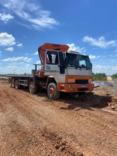Caminhão Ford cargo 2428 com MUNCK