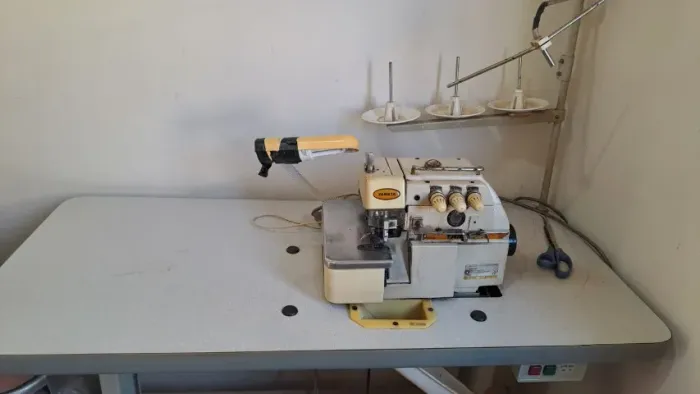 Maquina Overlock industrial estado de conservação