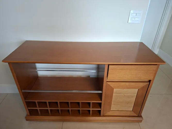 Vendo barzinho/buffet com gaveteiro e armário