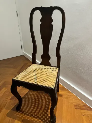 Conjunto de 4 cadeiras em madeira e assento de palhinha