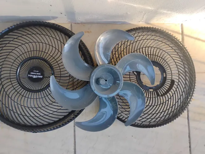 Vendo, hélice 40-centímetros,6-pas e proteção completa de ventilador Britânia