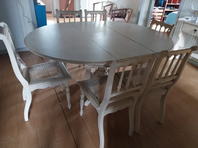 Mesa de Jantar Oval em Madeira Imbuia<br>