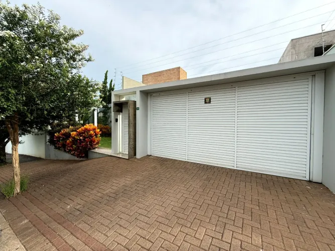 CASA MOBILIADA À VENDA NO JARDIM MENEGAZZO EM APUCARANA.