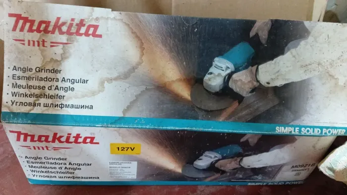 Esmerilhadeira 127 v 1800 bem conservada faça entrega dependendo do local