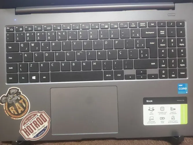 Notebook Sansumg Core I3, 8 de RAM 500 HD, semi novo bolsa e Mouse Dell sem fio,.