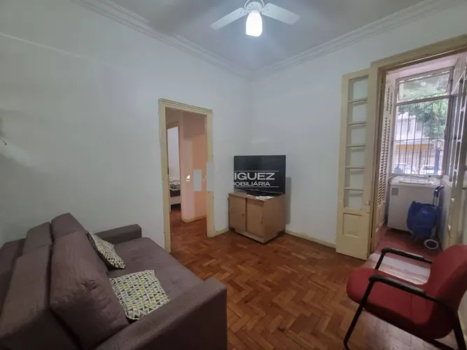 Apartamento à venda- Rua Uruguai (Tijuca)- à 200m do Metrô Uruguai com 2 quartos.