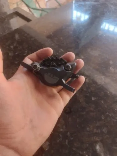 pinça slx m7100, nunca usada com apenas uns arranhados, e pastilhas ice tech