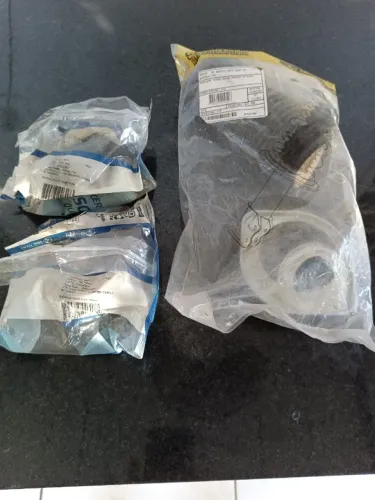 Vendo 01kit batente do amortecedor dianteiro do Corsa (antigo) e 02 bucha do eixo susp. tr