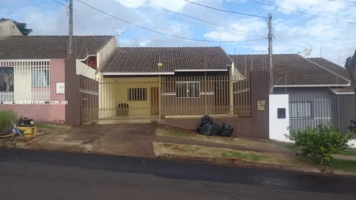 Casa para Venda em Maringá, Conjunto Habitacional Requião, 3 dormitórios, 1 suíte, 2 banhe
