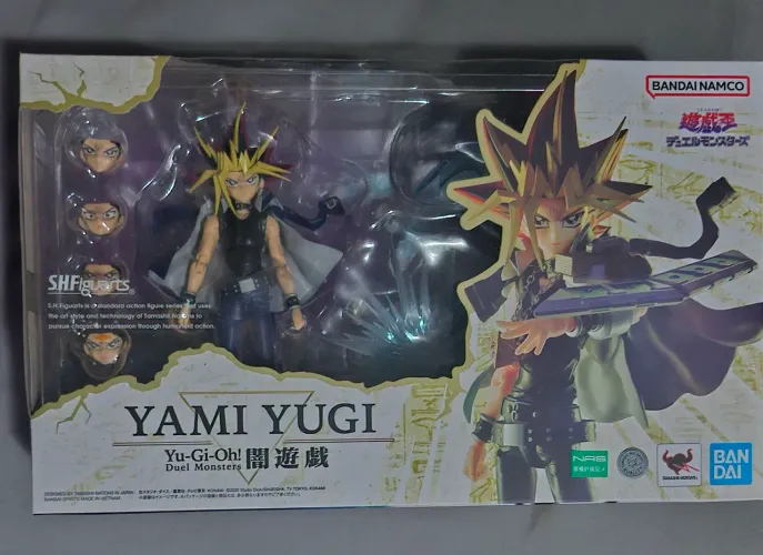 Yugi Sh Figuarts + Black Luster Soldier Revoltech