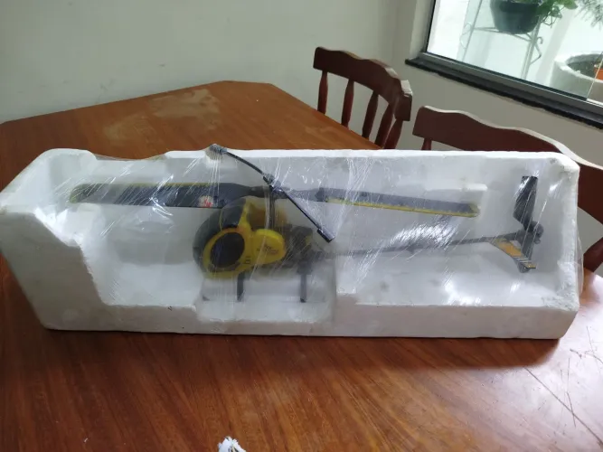 Helicóptero de controle remoto