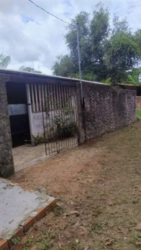 Vende- se Casa com Igarapé nos fundos 