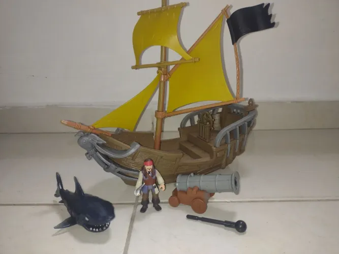 Navio Pirata Jack Sparrow - Piratas do Caribe (Sunny / Spin Master)
