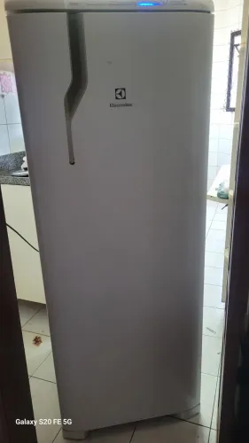 Geladeira 240 litros Eletrolux em ótimas condições