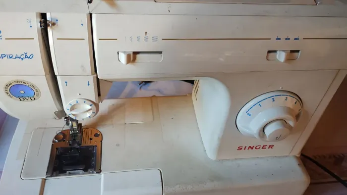 Máquina de costura singer