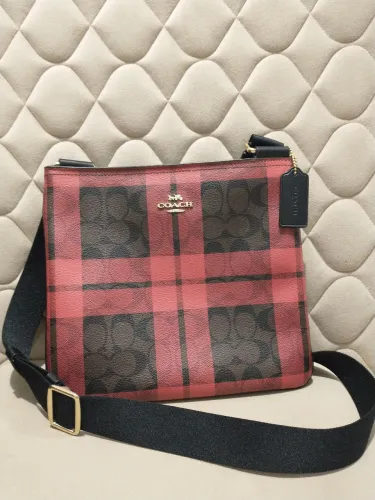 Bolsa Coach Zip File Crossbody com estampa xadrez e monograma
