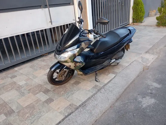 Honda PCX 150 2018 - Econômica, Confortável e Ótima para o Dia a Dia