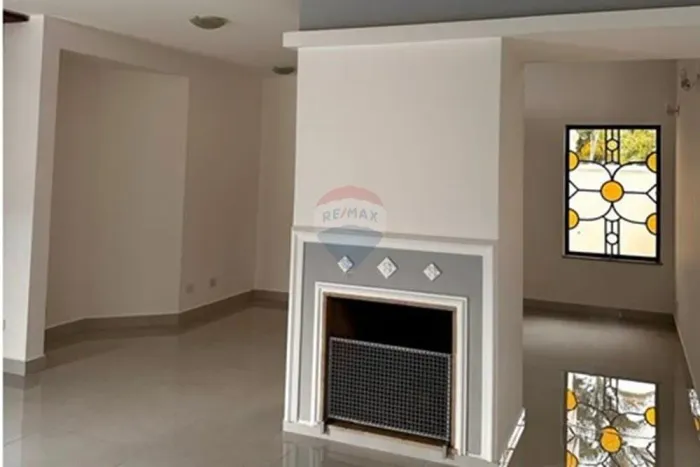 Casa de Excelente Padrão em condomínio para Locação com 3 suítes