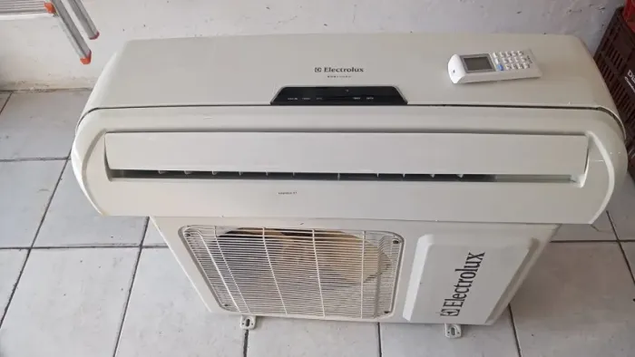 Ar Condicionado Split Hi-Wall Electrolux 12.000Btu/h Só Frio 220V R410A (Usado)