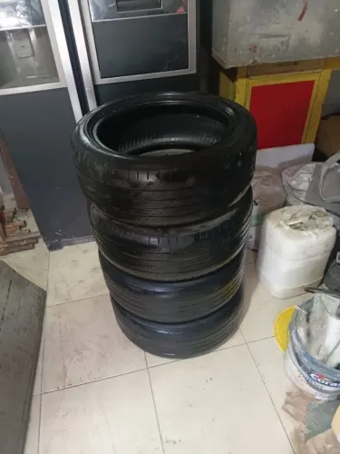 Vendo 4 pneus seminovos