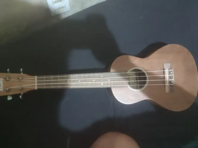 Ukulele Shelby modelo su 23m stnt Concert em bom estado
