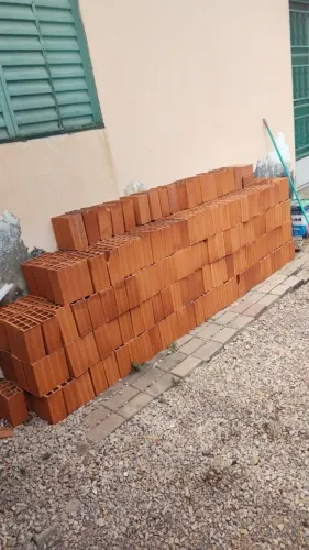 Tijolos 8 furos 250un