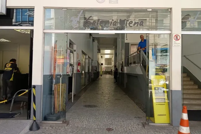 Loja de 30 m² na Galeria Viena, bairro Floresta