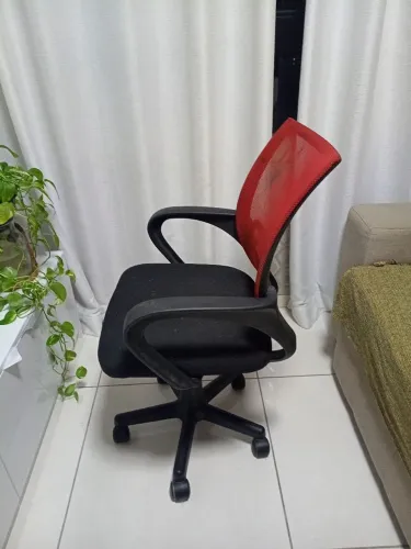 Vendo 2 cadeiras de escritório usadas (cadeira Gamer e Cadeira secretaria)