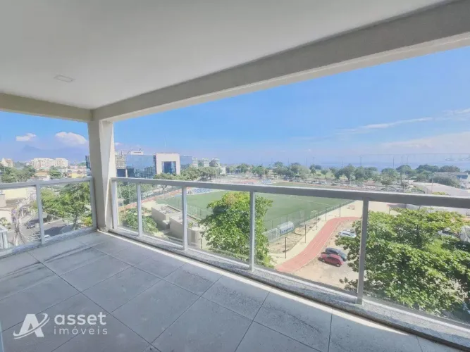 Asset Imóveis vende apartamento com varanda e 3 quartos (1suíte), 92m². R$ 890.000. Centro