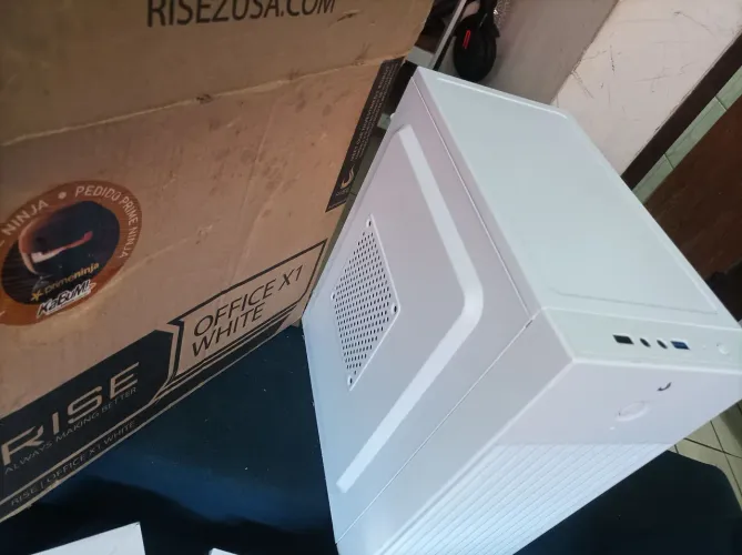 Gabinete branco novo pequeno perfeito pra escritório