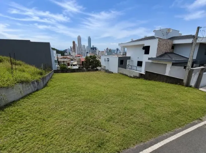 Terreno residencial em Balneário Camboriú no Ariribá - 357m2