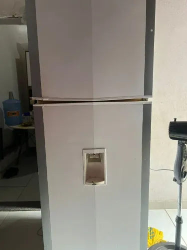 Geladeira dúplex semi nova