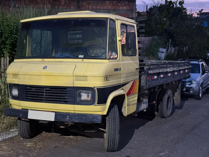 Caminhão Mercedes 608