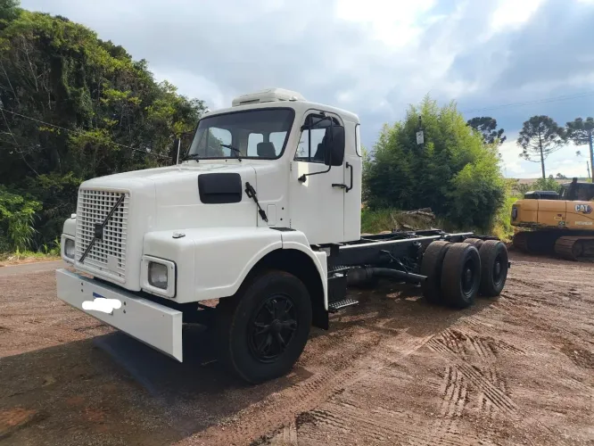 Volvo N10 Traçado 6x4 caçamba 