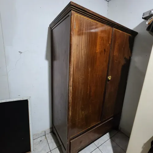 Guarda roupa antigo