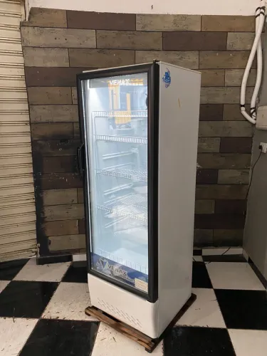 Geladeira expositora de bebidas porta de vidro