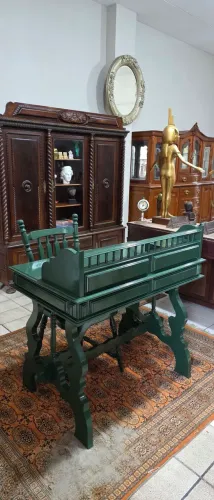 Moveis antigos, Escrivaninha e cadeira antiga