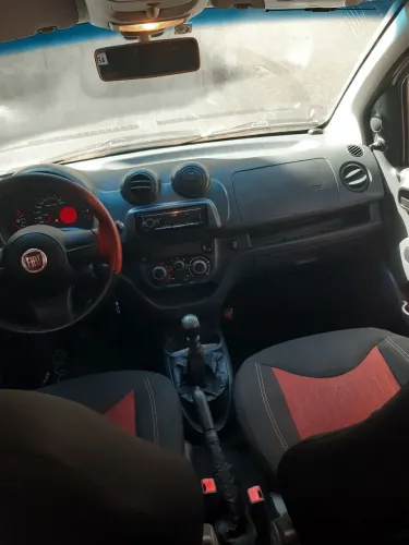 Fiat Uno Sporting 1.4 EVO Fire Flex 8V 4P 2013
