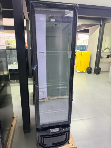 GCB-23EV PR REFRIGERADOR VERTICAL CERVEJEIRA 228L PORTA DE VIDRO GELOPAR