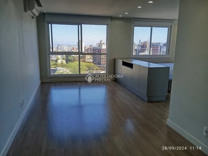 Apartamento loft com uma vaga a venda no bairro Petrópolis, Porto Alegre, 45 m² por R$ 565