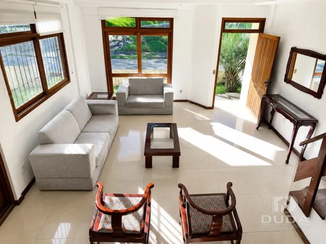 Casa para alugar com 5 quartos no Itacorubi