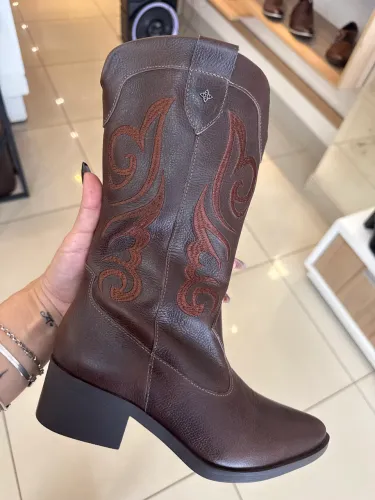 Bota texana em couro legítimo