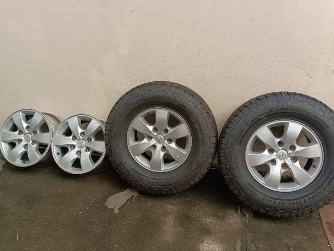 Roda 16 + pneu Hilux original